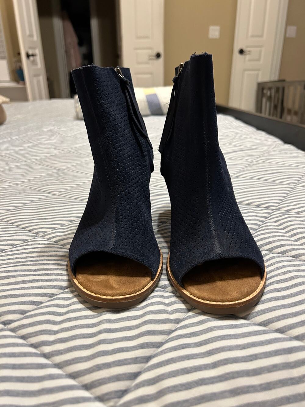 TOMS Navy Suede Perforated Booties Sz 9 Block Heel Side Zip